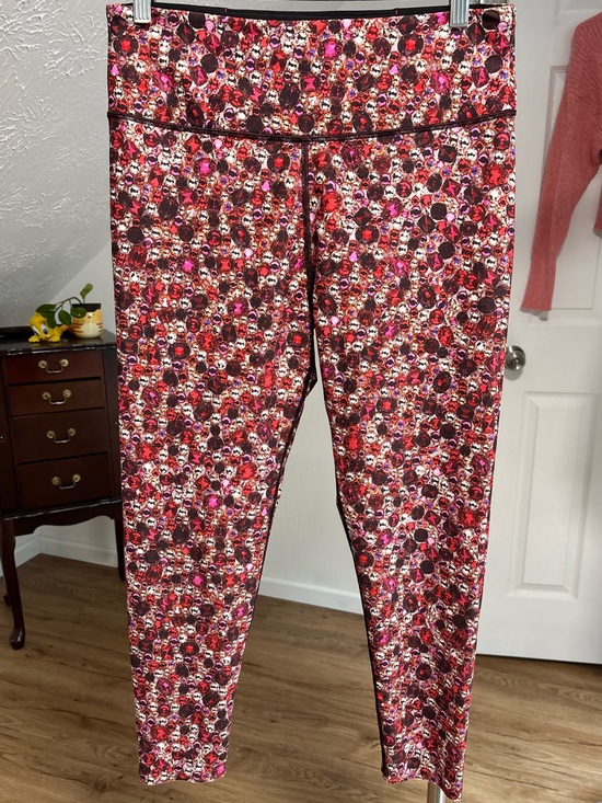 Victoria Sport Pants - Victoria Sport high rise leggings with gemstones pattern. Size large